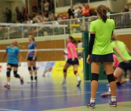 九游体育在线 -排球赛场焦点！意大利队对阵中国队，主力缺阵，替补球员挺身而出