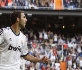 九游体育直播 -又见绝平！利雅得新月与莱比锡鏖战至终场，维尼修斯读秒救主