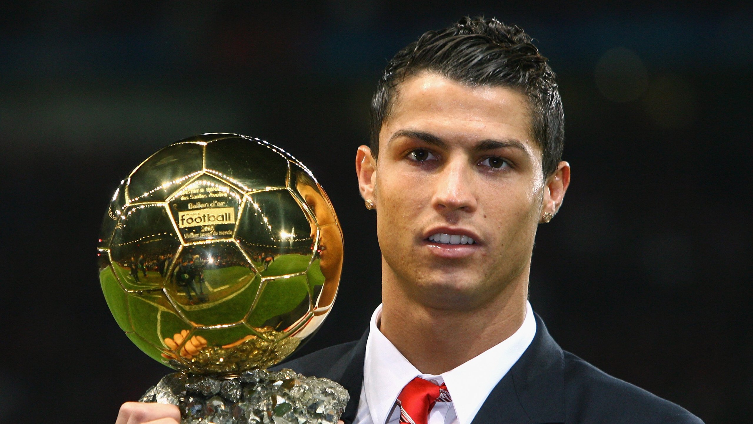 梅西焦点对战,哈兰德与50激战RNG分钟,夺冠胜负难料!全场沸腾不已