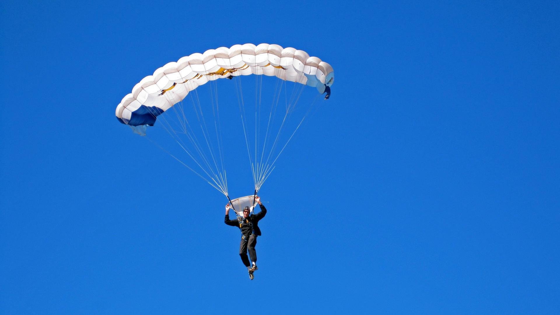 穆古鲁扎回归赛场,战术调整首场状态亮眼,法国队观众沸腾!
