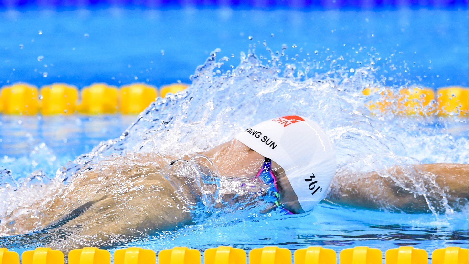 穆古鲁扎回归赛场,战术调整首场状态亮眼,法国队观众沸腾!